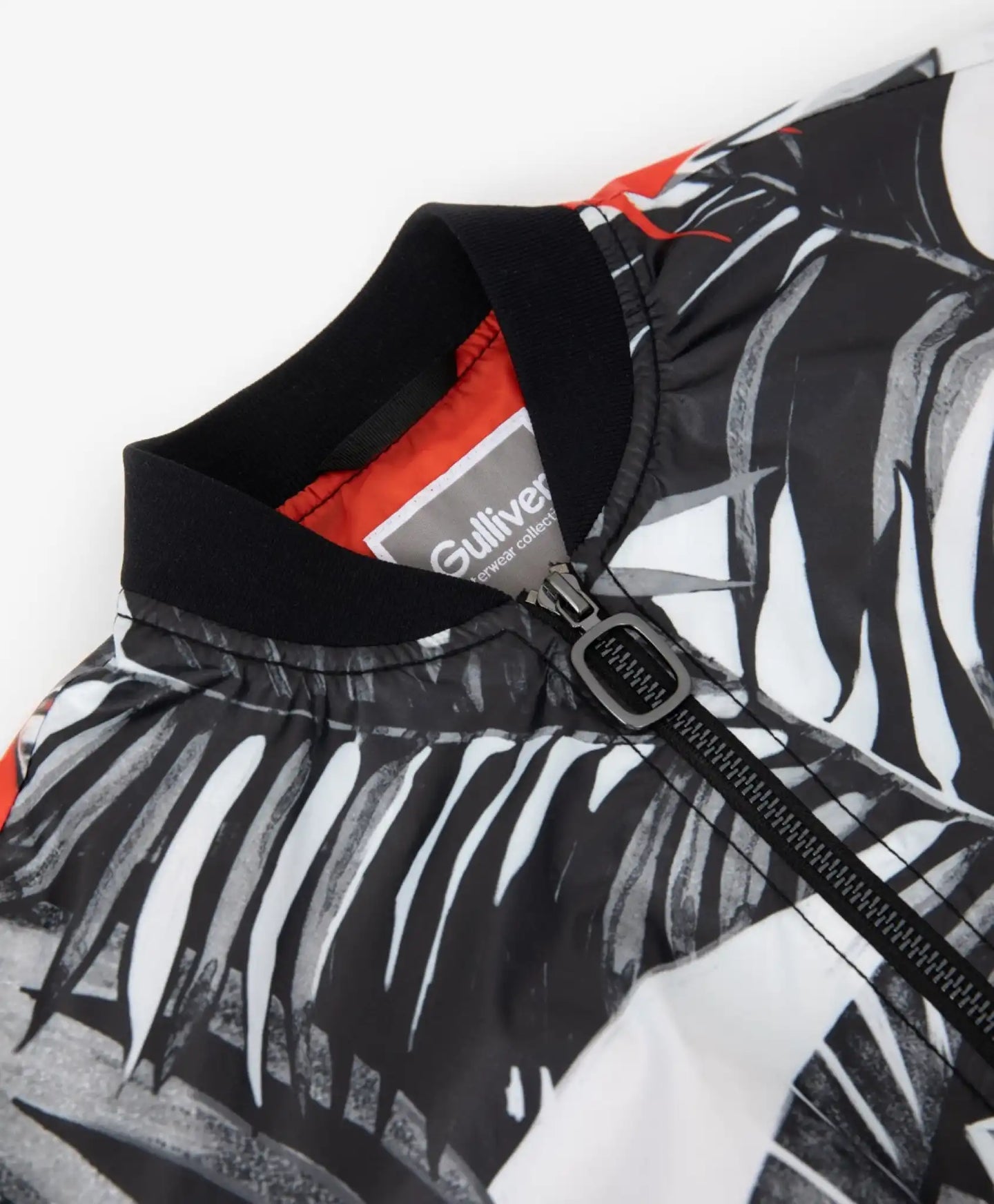 Geacă rezistentă la vânt cu print tropical de la Gulliver