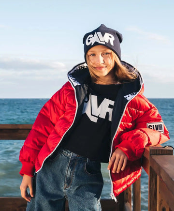 Jachetă cu glugă, blană sintetică și umeri lăsați roșie de la Gulliver