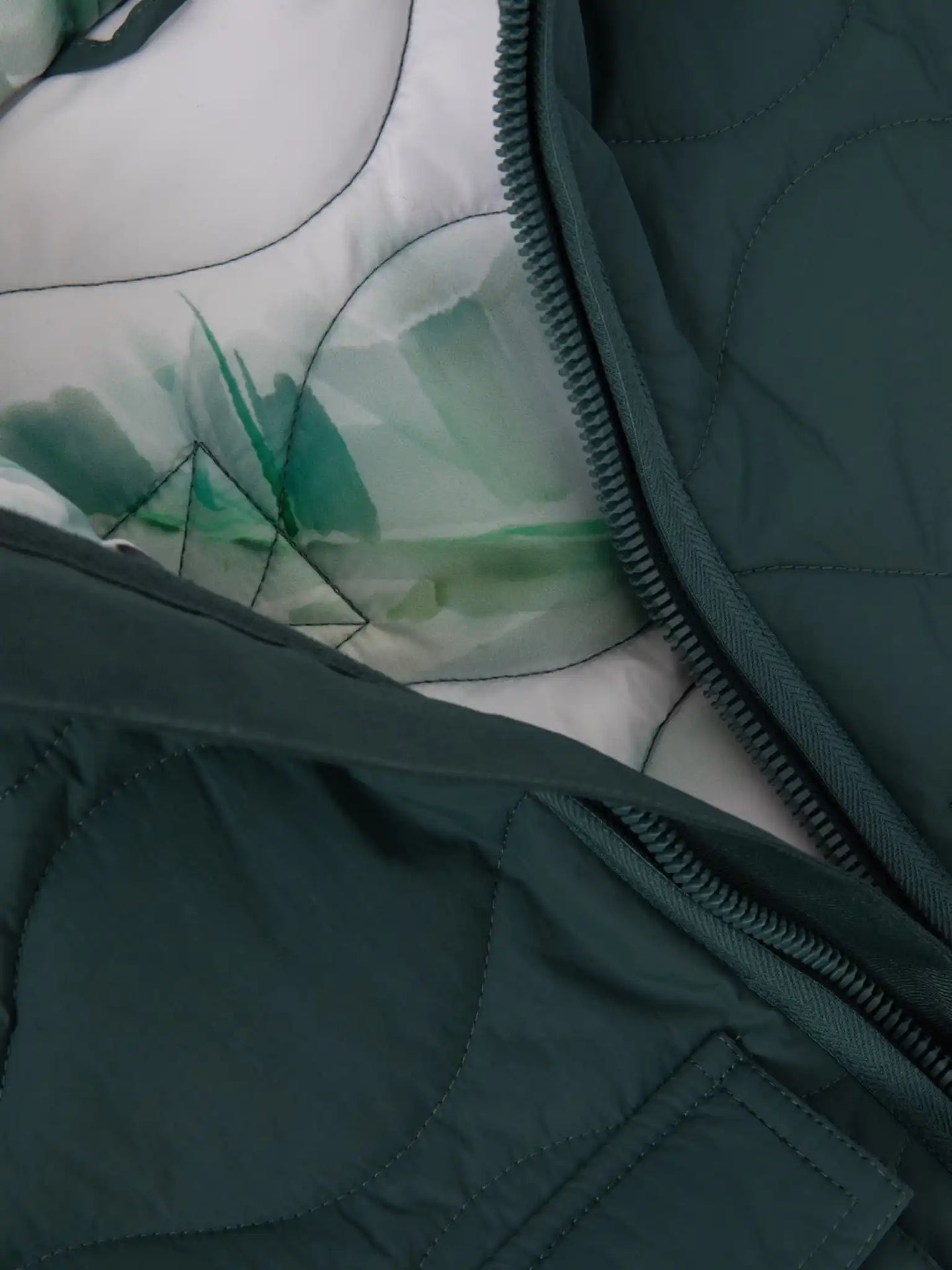 Jachetă strânsă cu glugă gri pentru băieți de la Gulliver