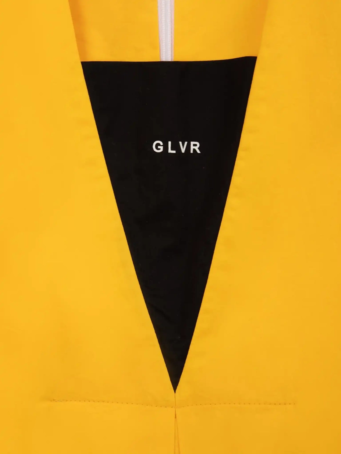 Rochie cu detalii contrastante de la Gulliver