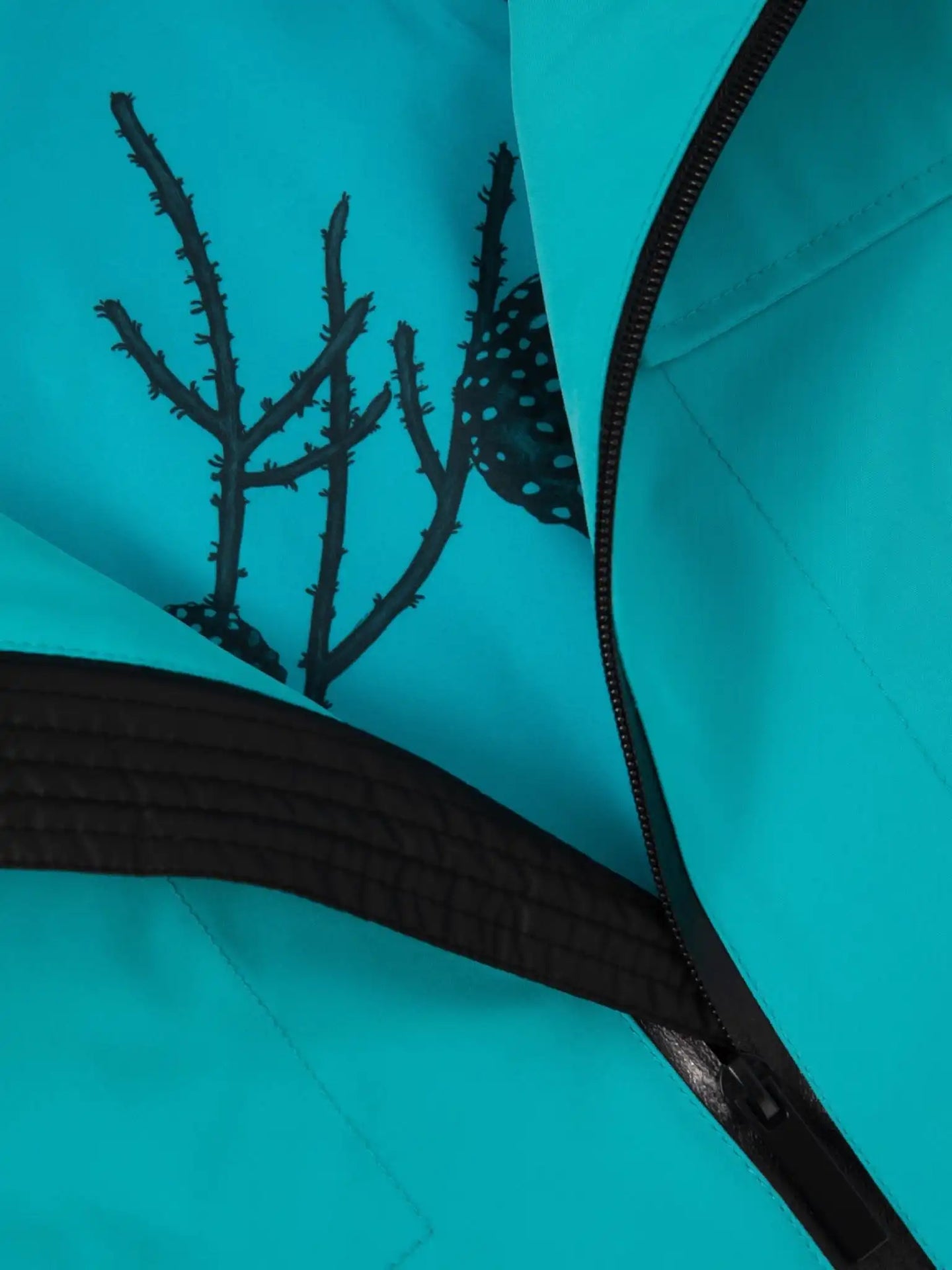 Coupe-vent cu fermoare turnate pe închidere centrală, buzunare și mâneci, Gulliver