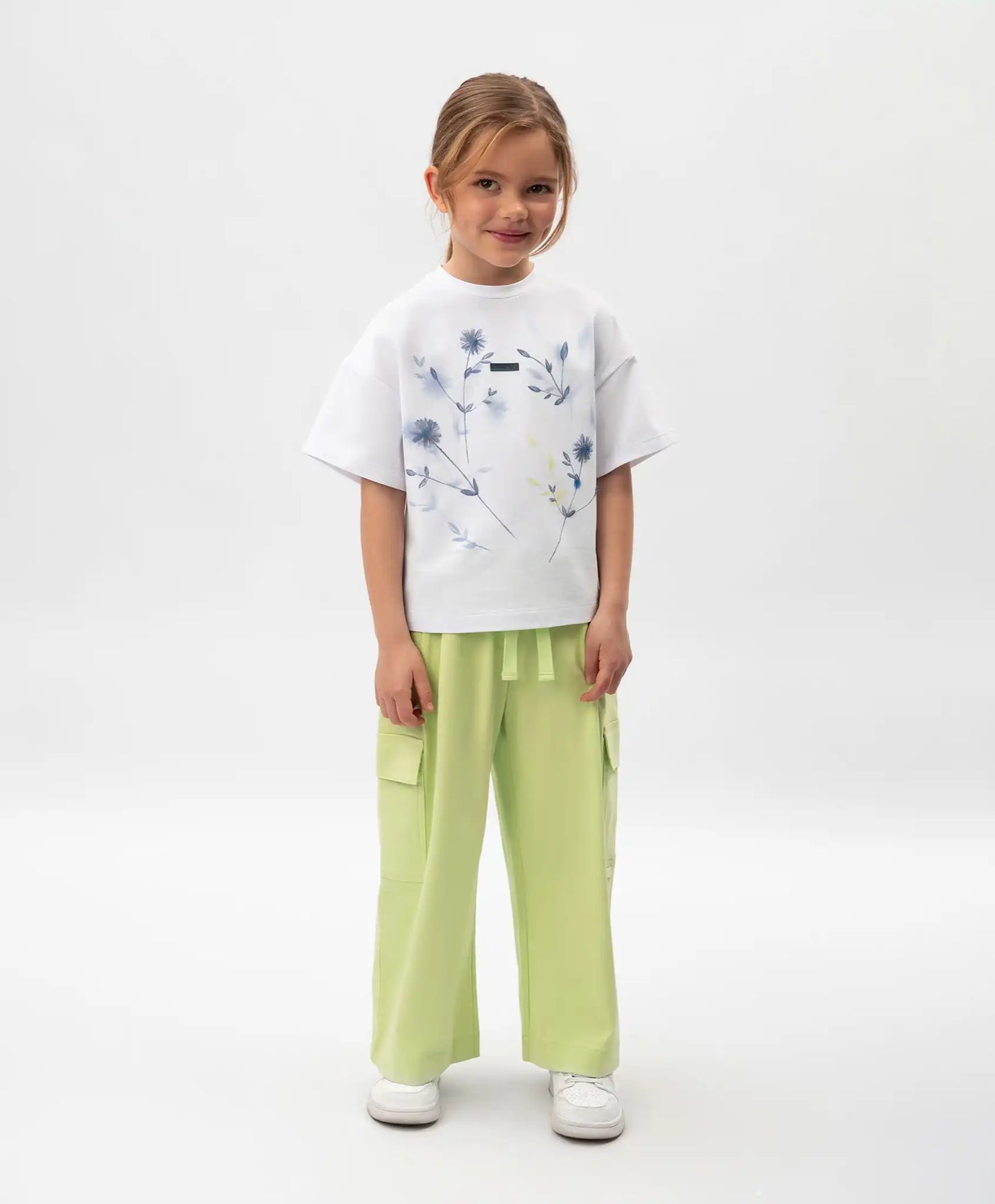 Tricou pentru fată cu imprimeu floral și decorațiune cu paiete, alb, Gulliver