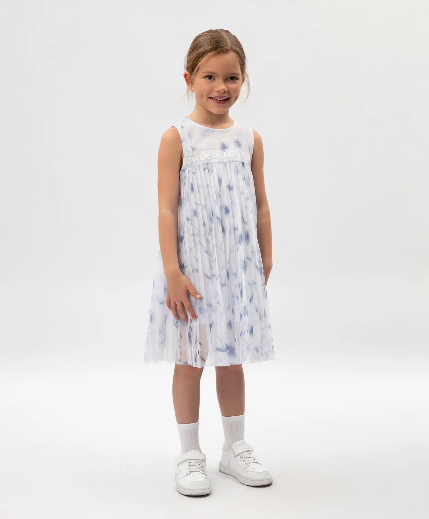 Rochie pentru copii, albă, din plasă plisată cu model floral și căptușeală, Gulliver.