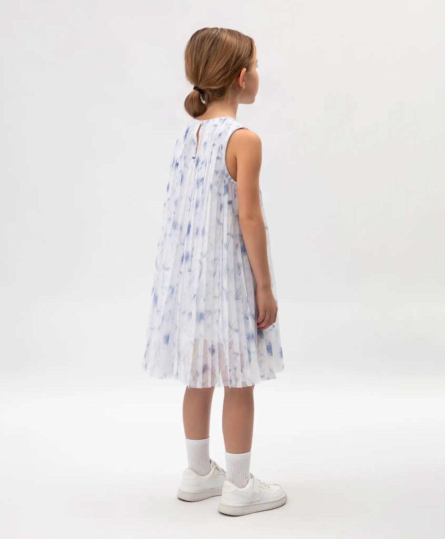 Rochie pentru copii, albă, din plasă plisată cu model floral și căptușeală, Gulliver.