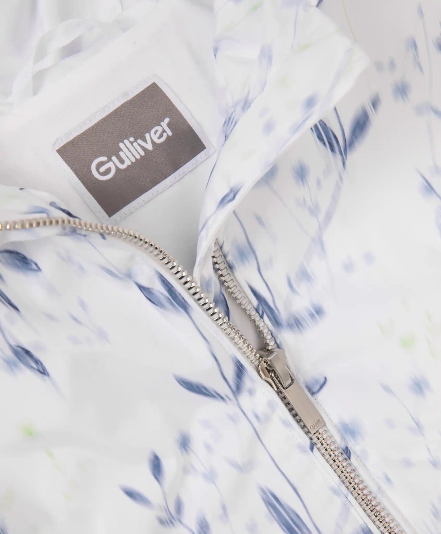 Jachetă pentru fată din material matlasat, cu imprimeu floral, albă, Gulliver