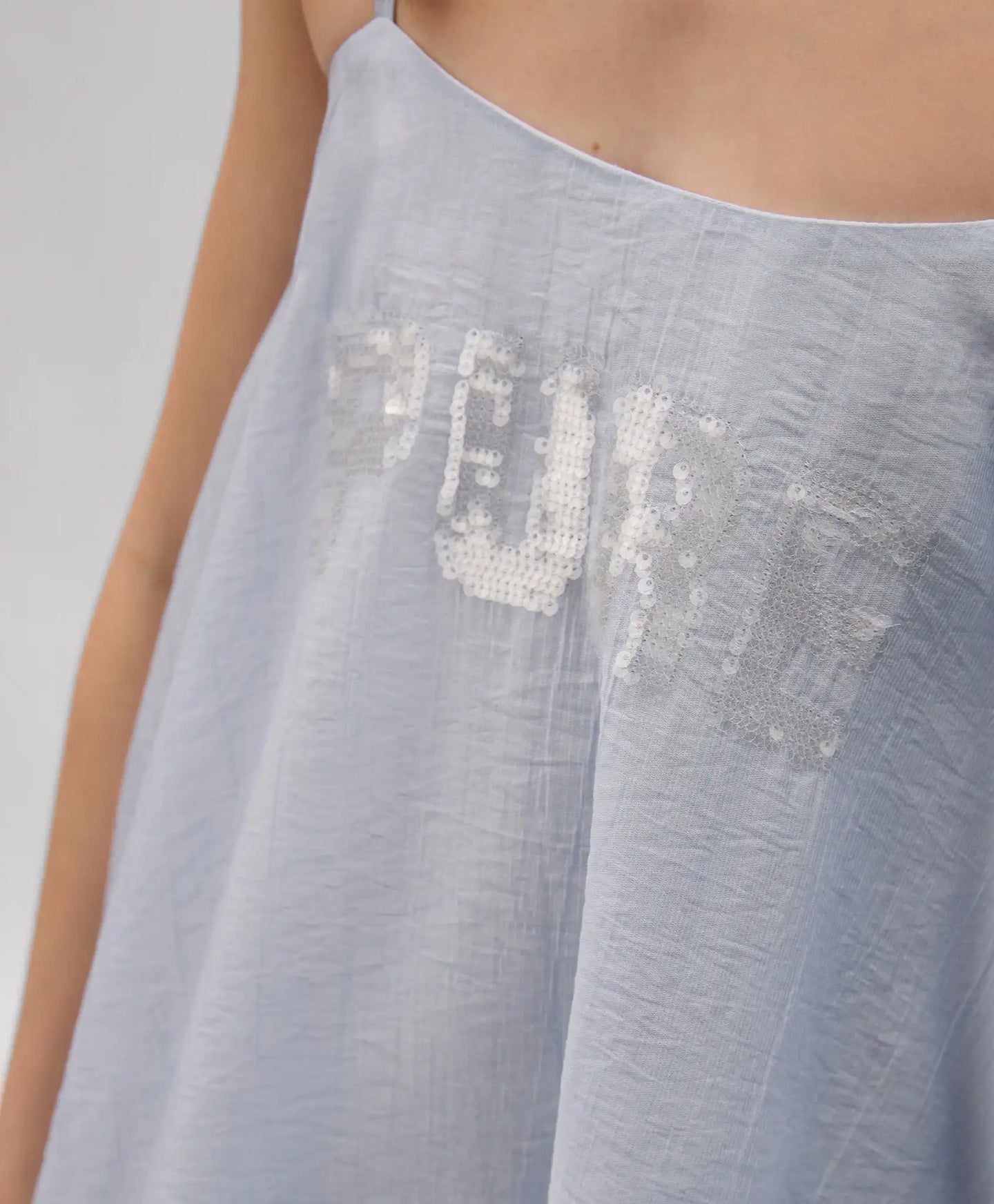 Sărafan pentru copii, albastru, cu siluetă trapez, din batistă, cu decor din paiete, Gulliver.