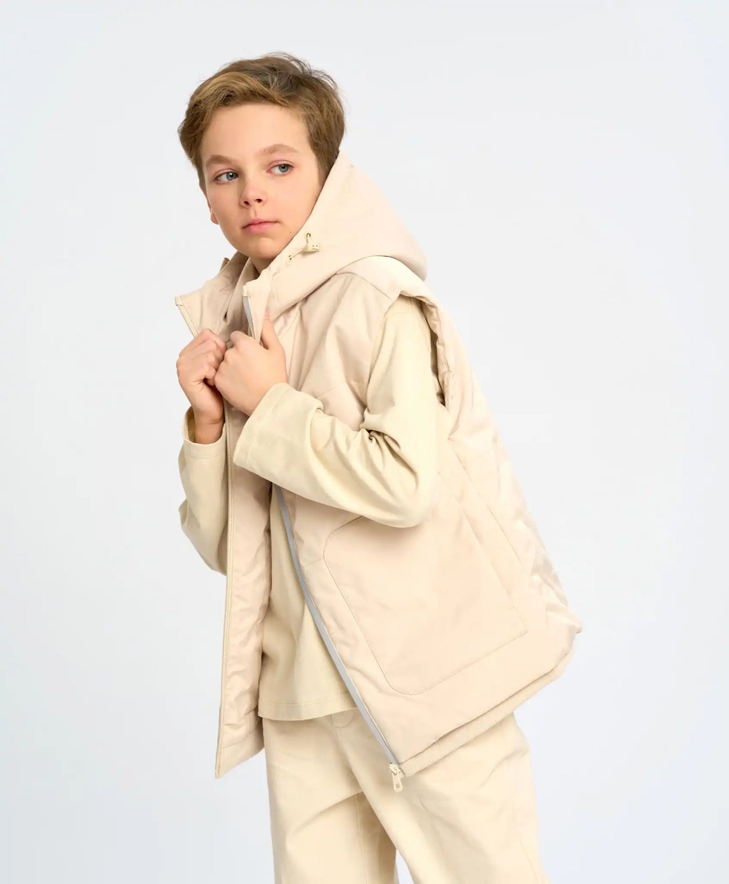 Vestă izolată pentru copii, cu glugă, alb-lăptos, Button Blue