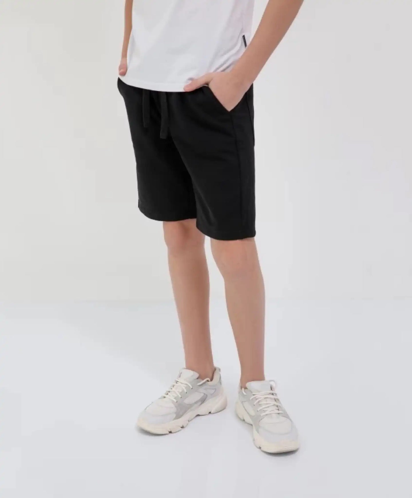 Pantaloni scurți tricot, cu curea, negri, Gulliver