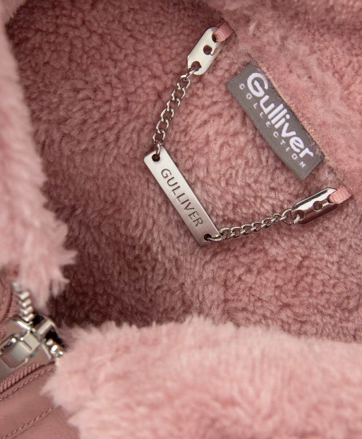 Palton roz de la Gulliver