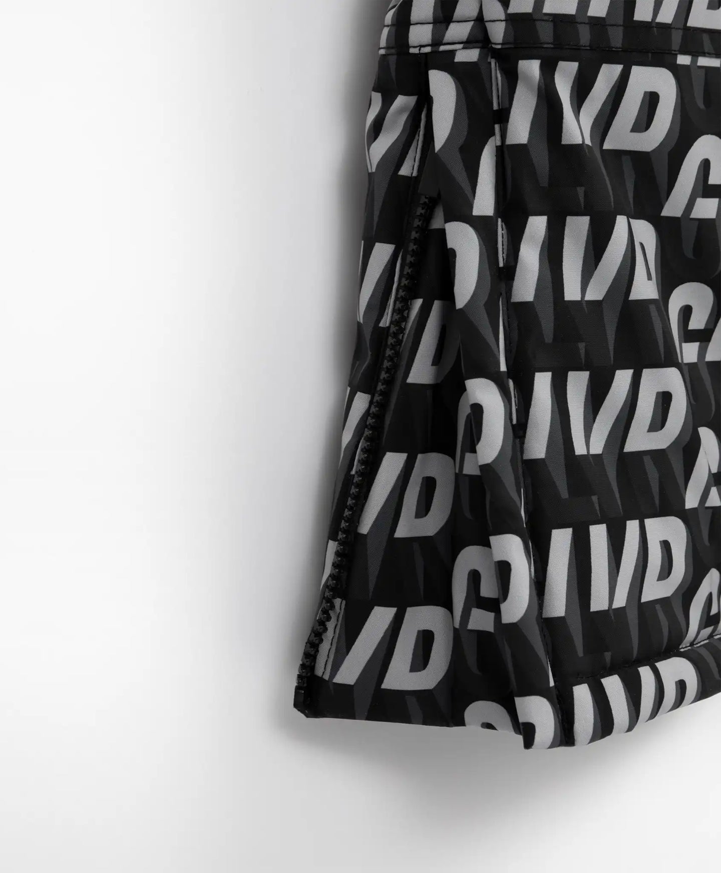 Salopetă de iarnă neagră de la Gulliver