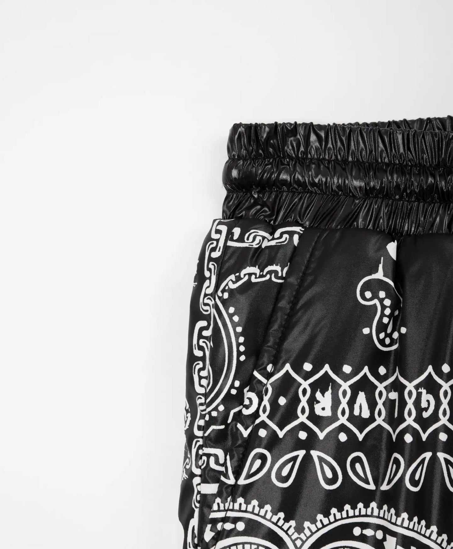 Pantaloni cu căptușeală neagră, Gulliver