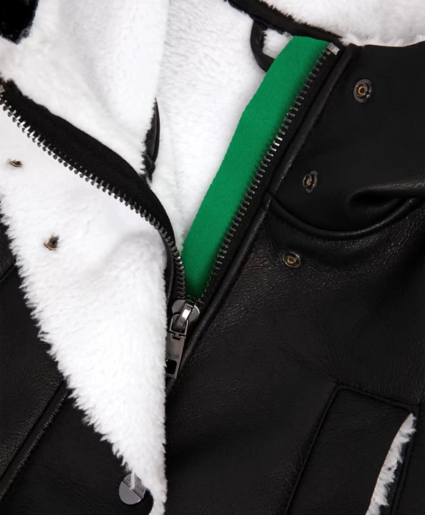 Jachetă din piele de oaie neagră, Gulliver