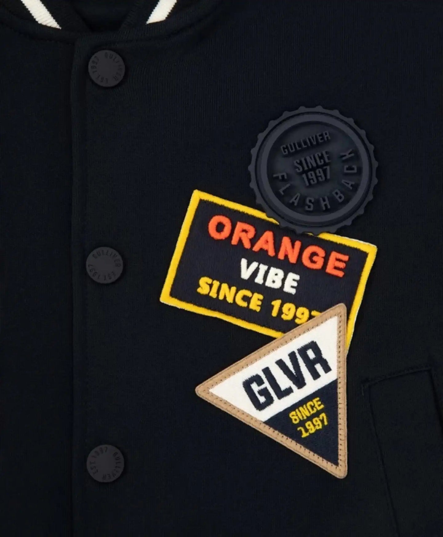 Jachetă bomber din tricot cu imprimeu și aplicații albastre pentru băieți Gulliver