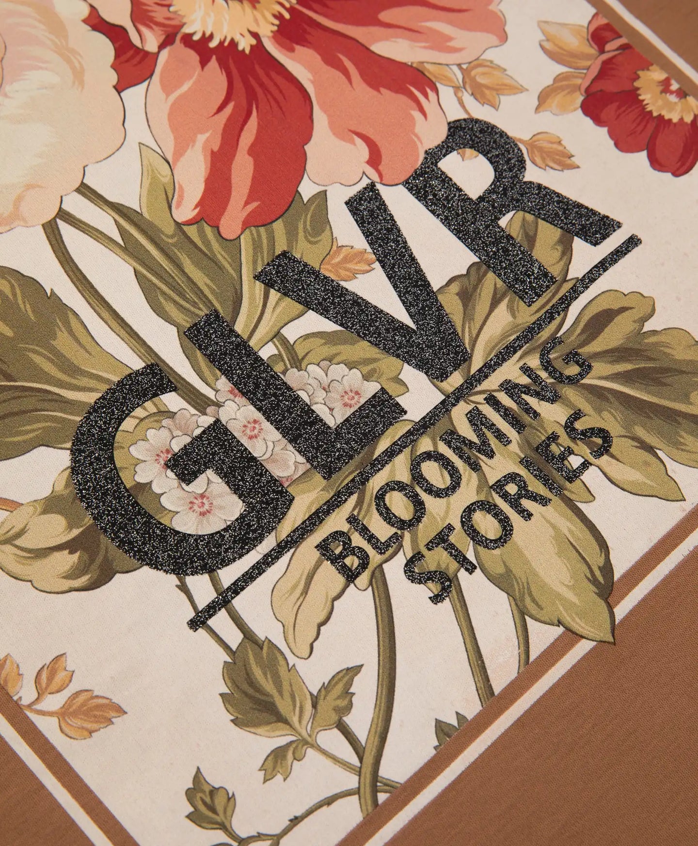 Longsleeve tricotat cu mâneci voluminoase și imprimeu maro pentru fete Gulliver