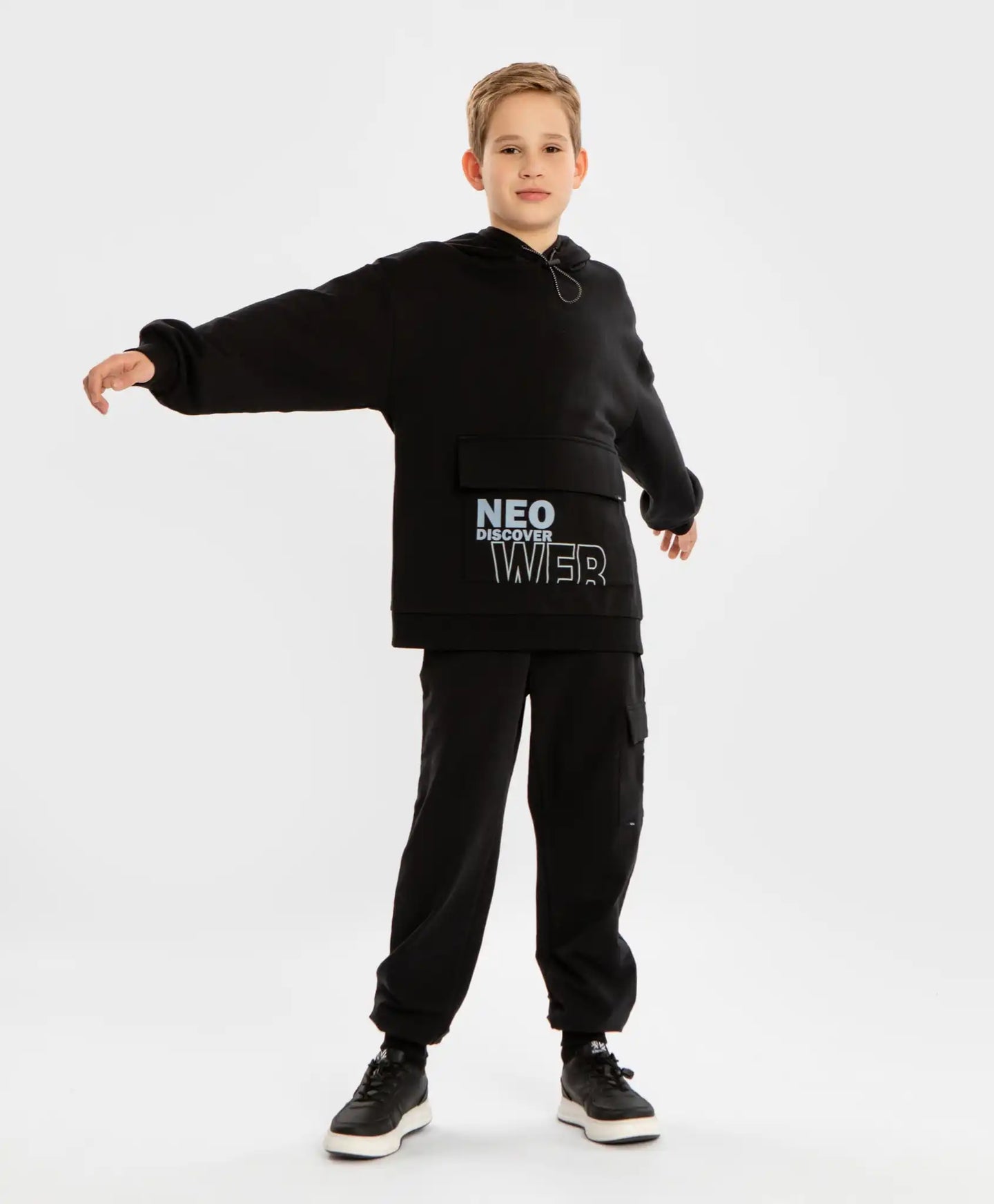 Hoodie cu buzunar mare și glugă negru pentru băieți Button Blue