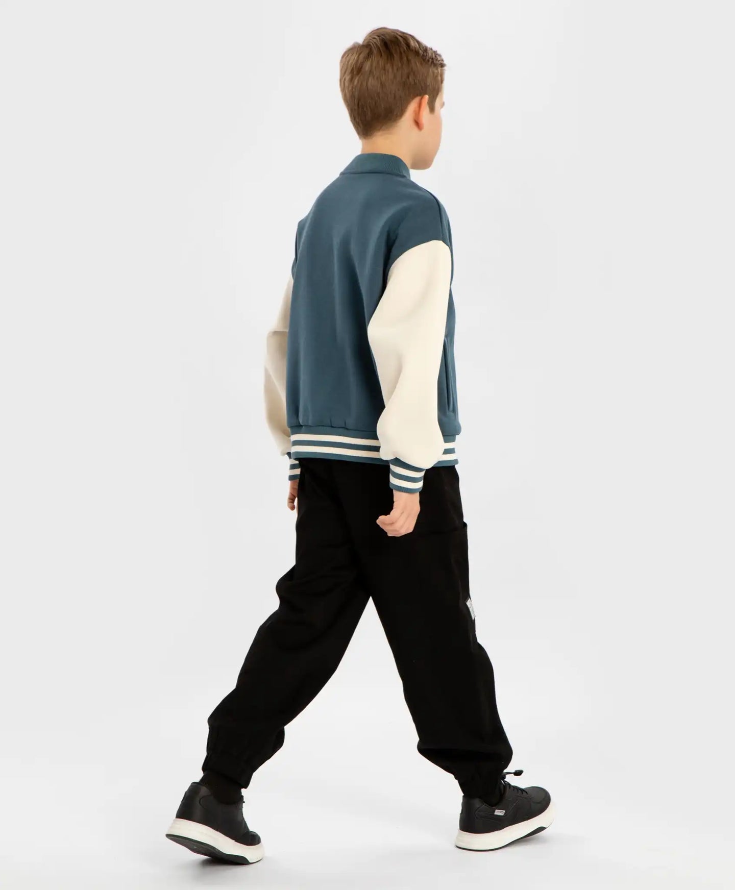 Pantaloni jogger, cu trei buzunare și talie elastică, negri, pentru băiat, Button Blue