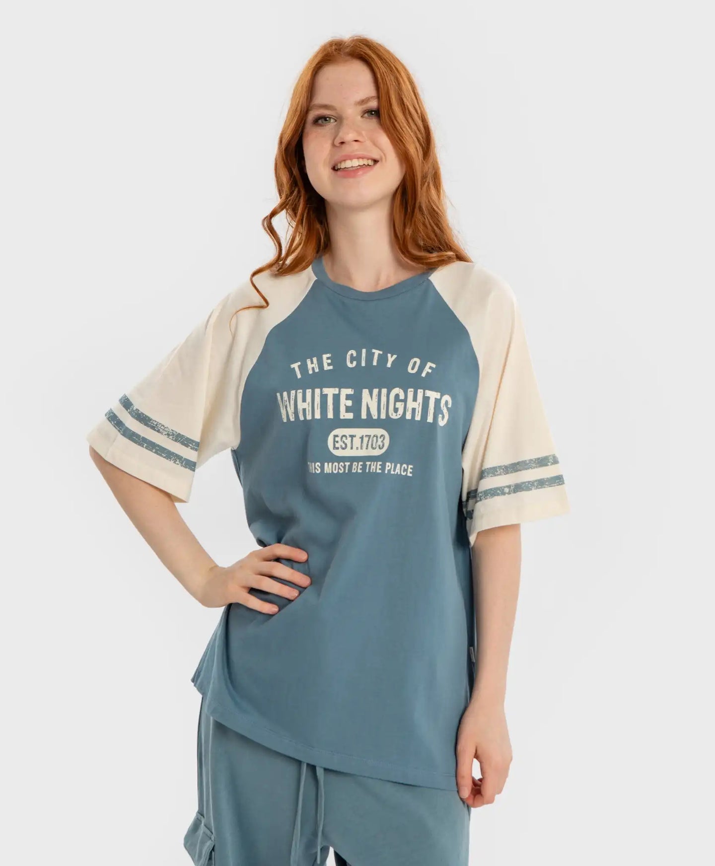 Tricou cu mâneci scurte și imprimeu reliefat multicolor pentru fete Button Blue