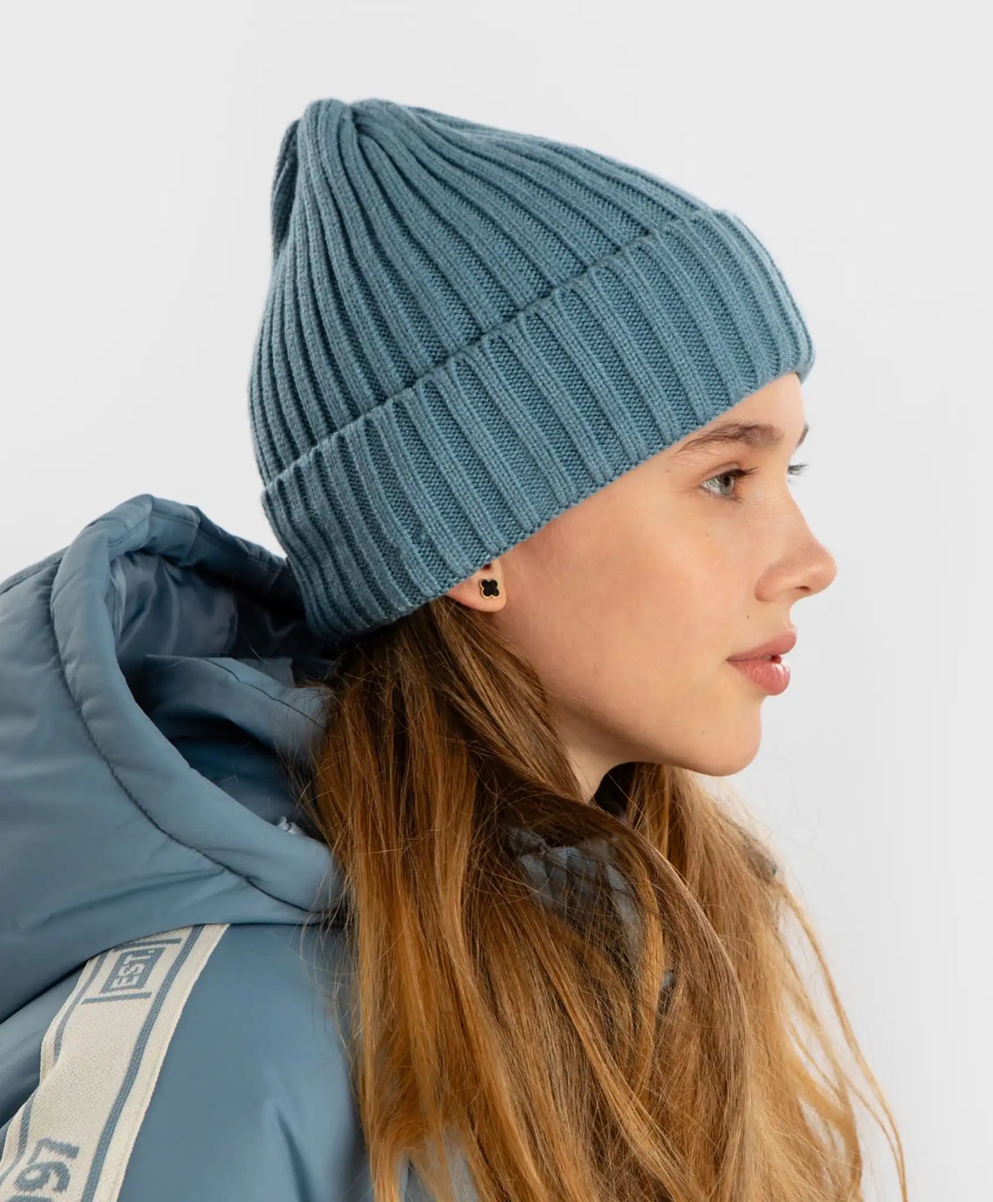 Căciulă tricotată cu tiv albastru deschis pentru copii Button Blue