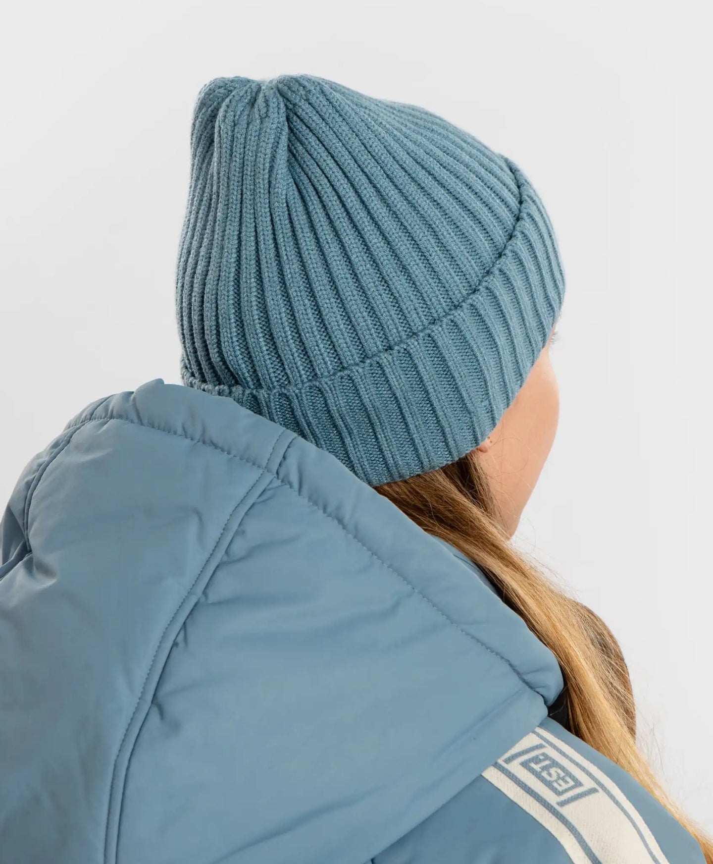 Căciulă tricotată cu tiv albastru deschis pentru copii Button Blue