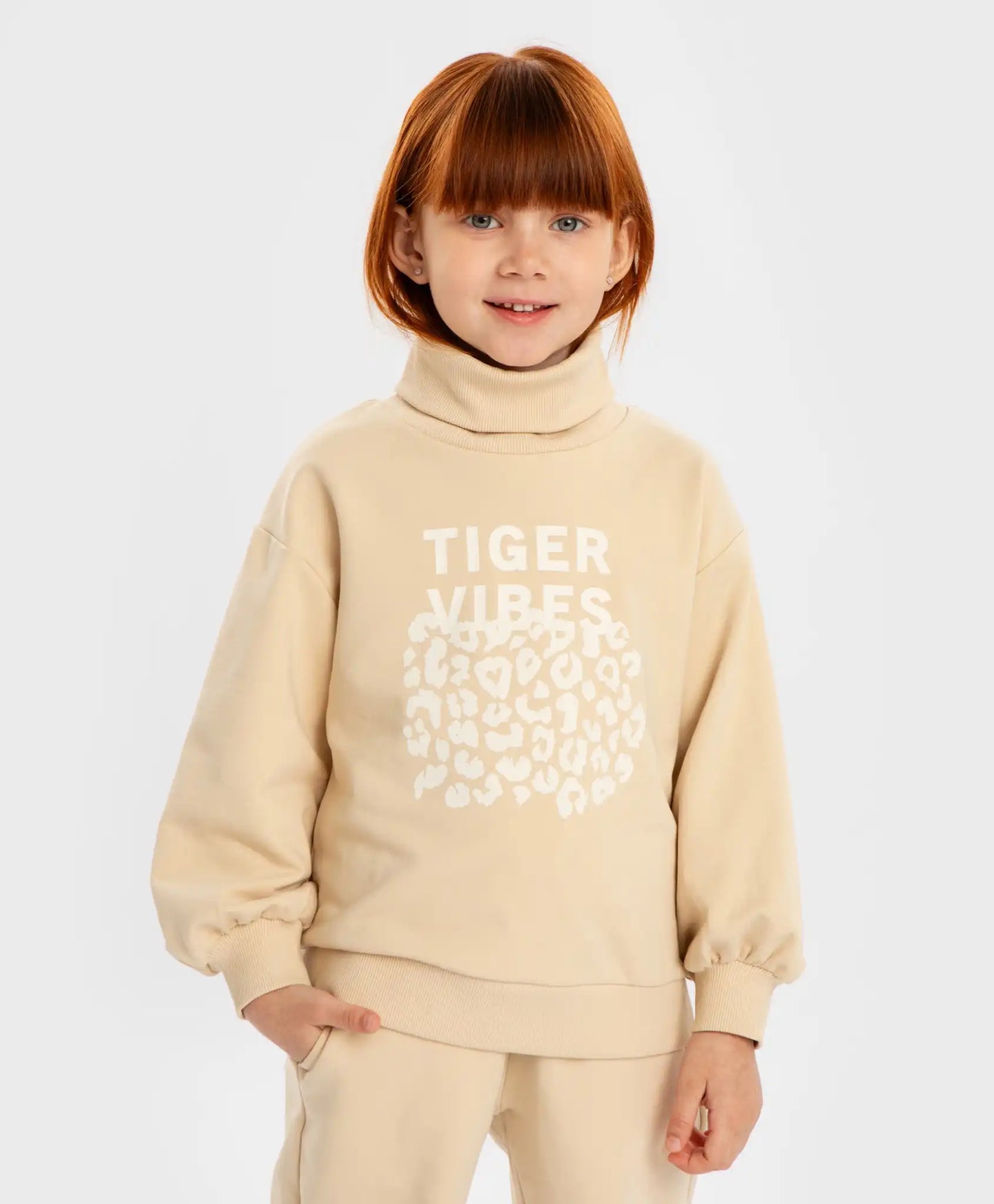 Pulover cu guler înalt și imprimeu animal pe fundal bej pentru fete Button Blue