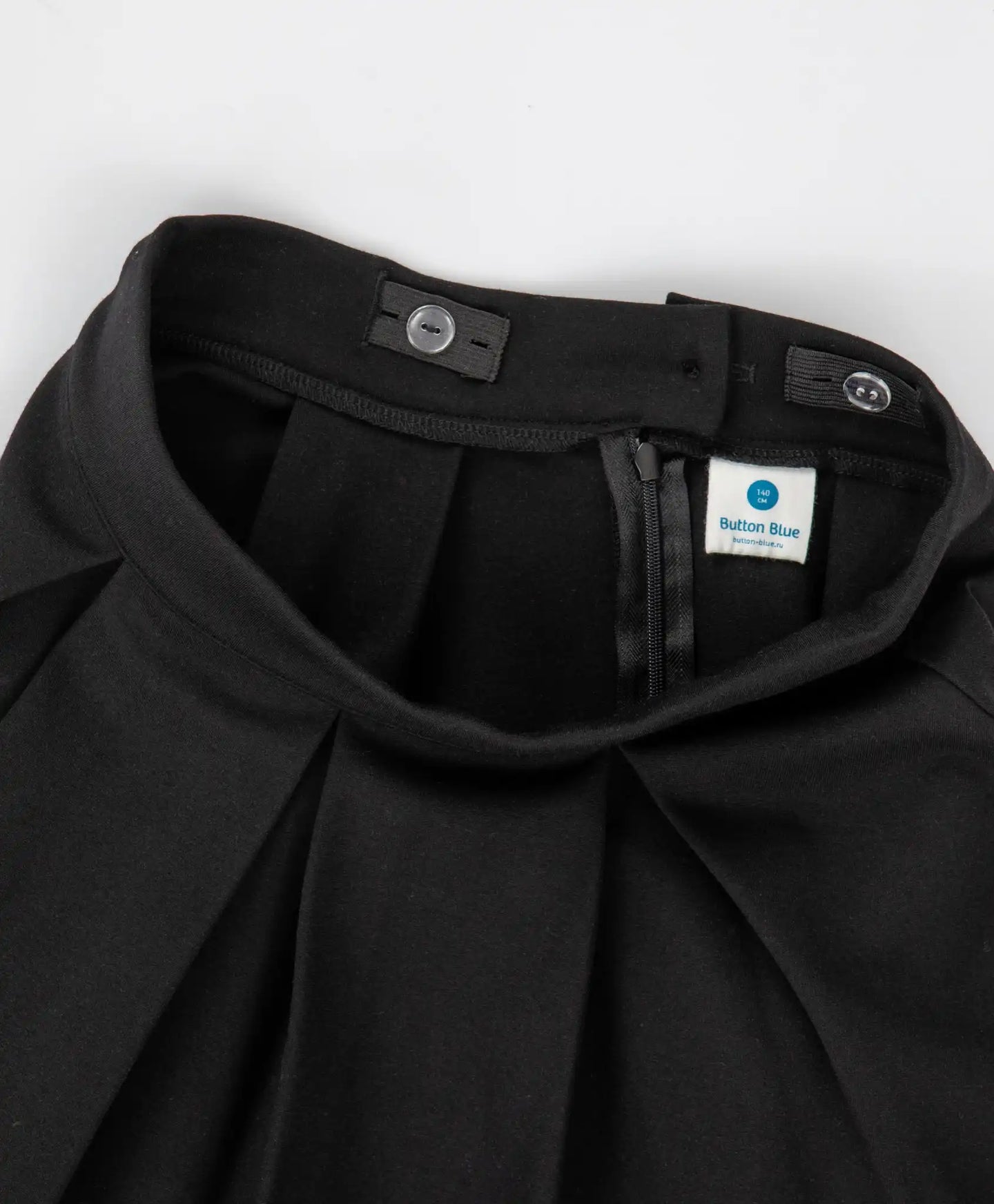 Fustă cu pliuri mari, neagră, Button Blue