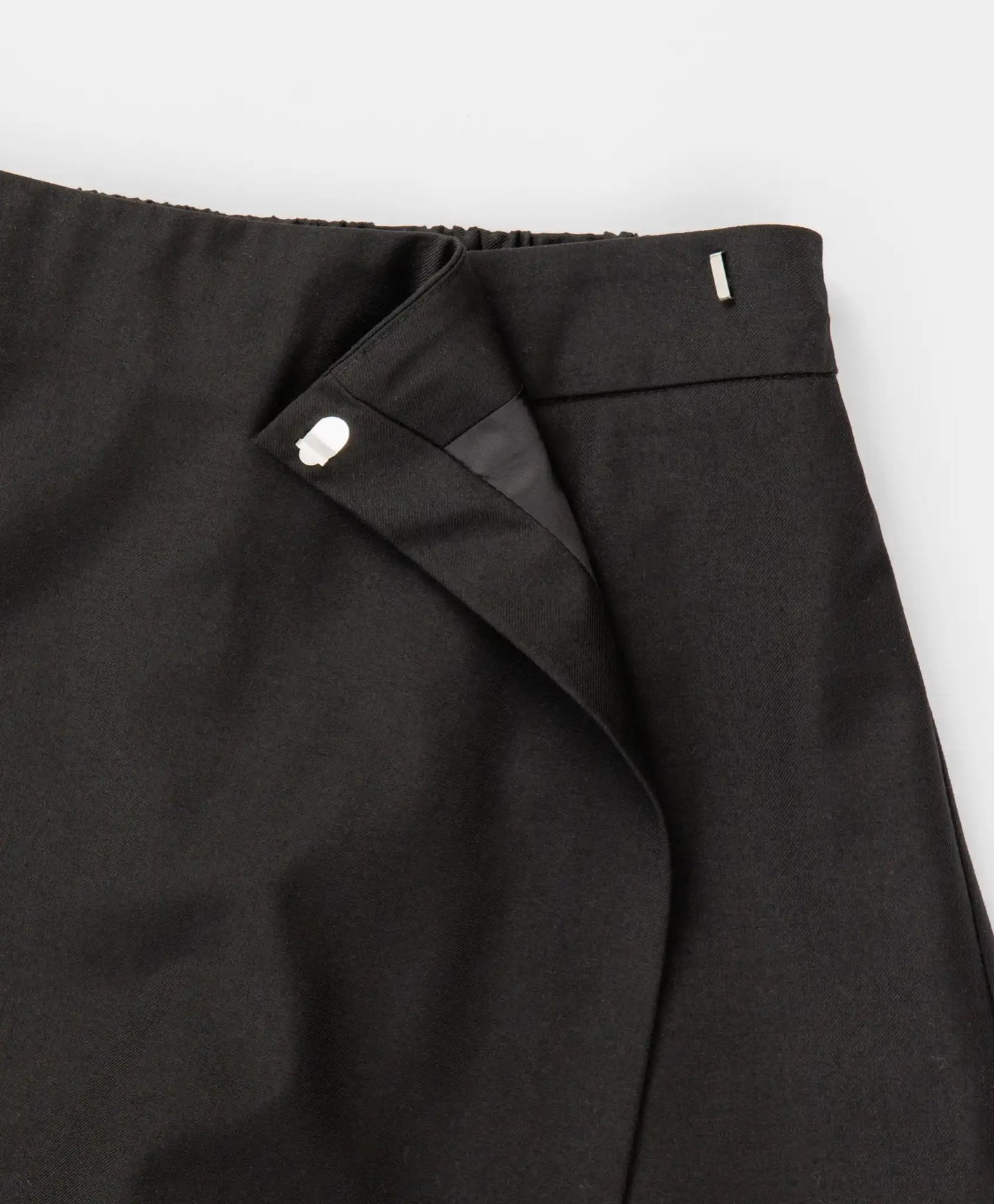 Fustă-pantalon cu suprapunere, neagră, Button Blue