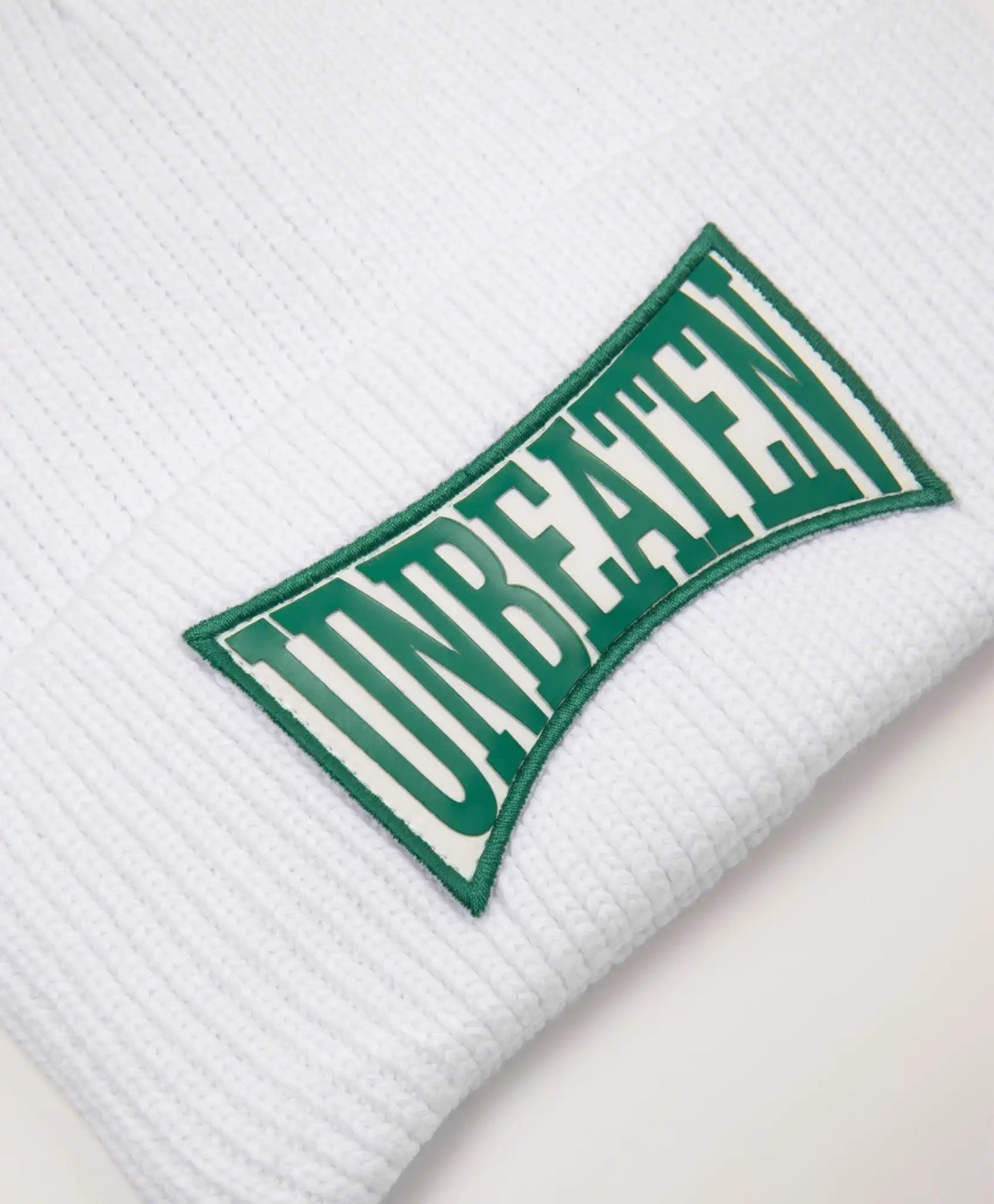 Căciulă tricotată cu petic contrastant alb mare, Gulliver