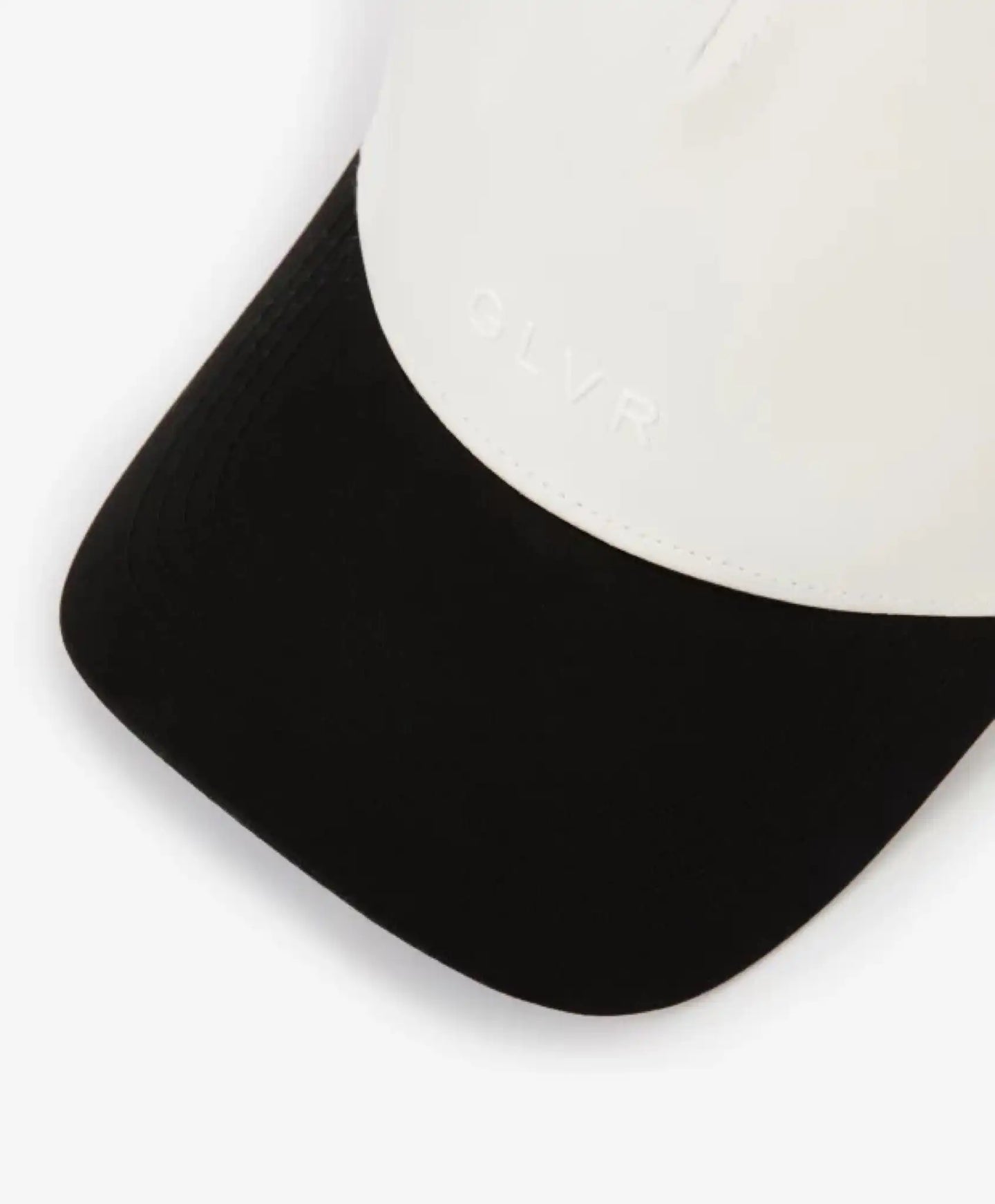 Șapcă de baseball albă cu boricul negru, Gulliver