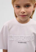 Бяла скъсена тениска с паднала линия на раменете от Gulliver