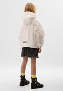 Бяла свободна ветровка с паднала линия на раменете от Gulliver