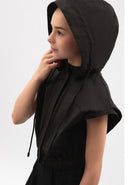 Скъсен черен елек с предно закопчаване от Gulliver