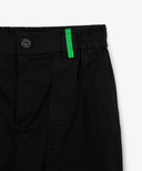 Pantaloni tip jogger din bumbac cu buzunare cargo pentru băiat, negri, Gulliver.