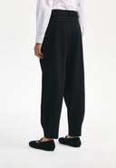 Черни трикотажни панталони тип слоучи (от англ. slouchy – свободни, торбести) от Gulliver